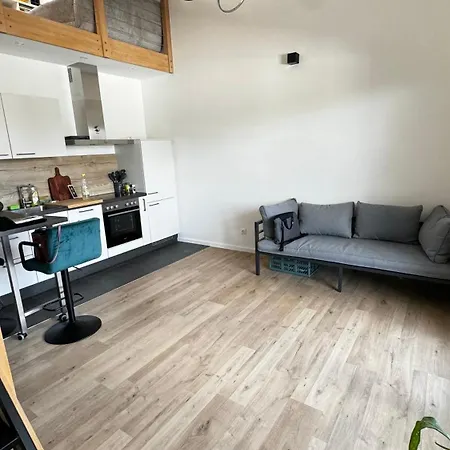 Moeblierte Mit Balkon Lägenhet