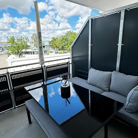 Moeblierte Mit Balkon Lägenhet *