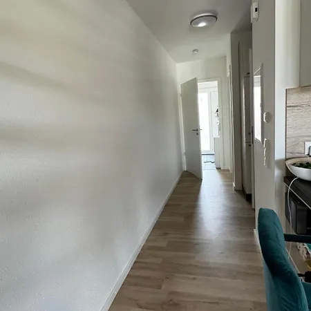 Moeblierte Mit Balkon Lägenhet *